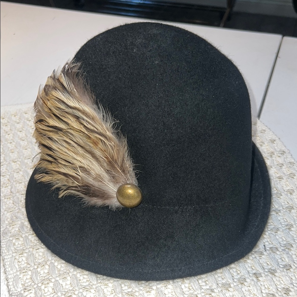 NEW Jessica Simpson Black Feathered Hat